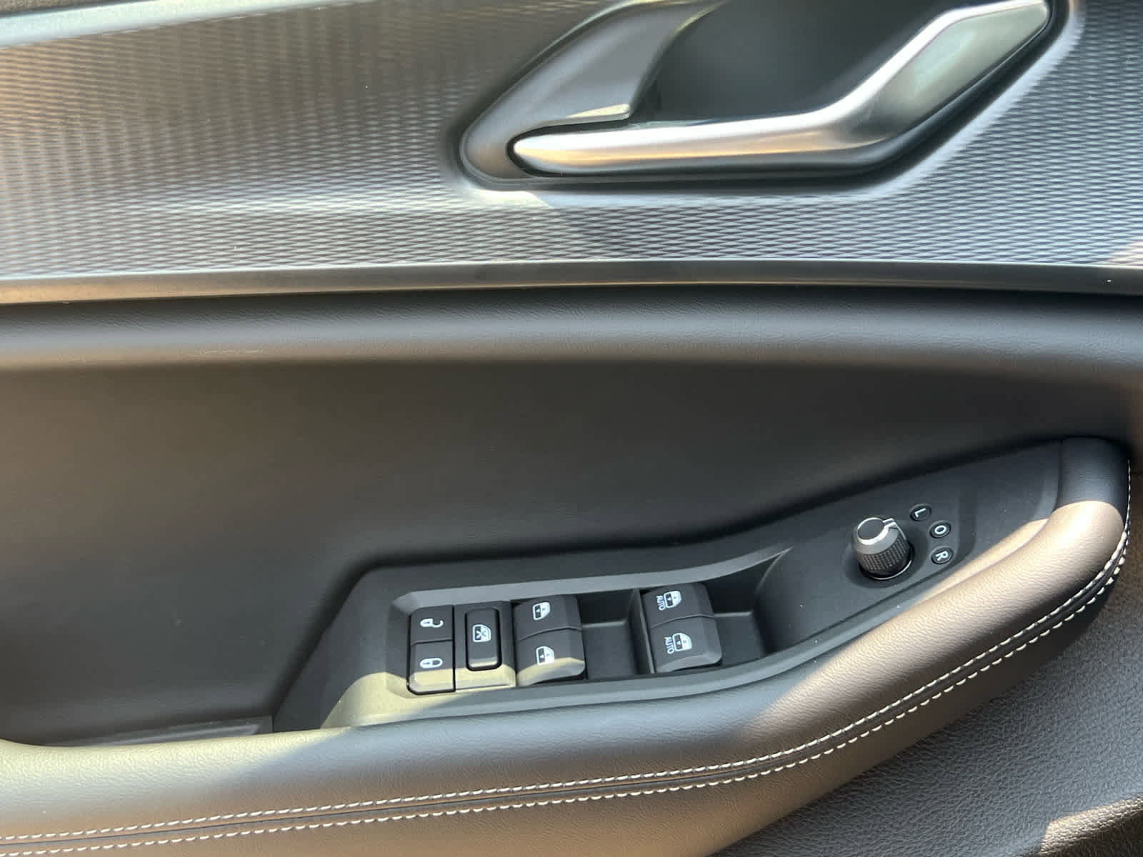 New 2025 Jeep Grand Cherokee Laredo w/ Luxury Tech Group I image 23