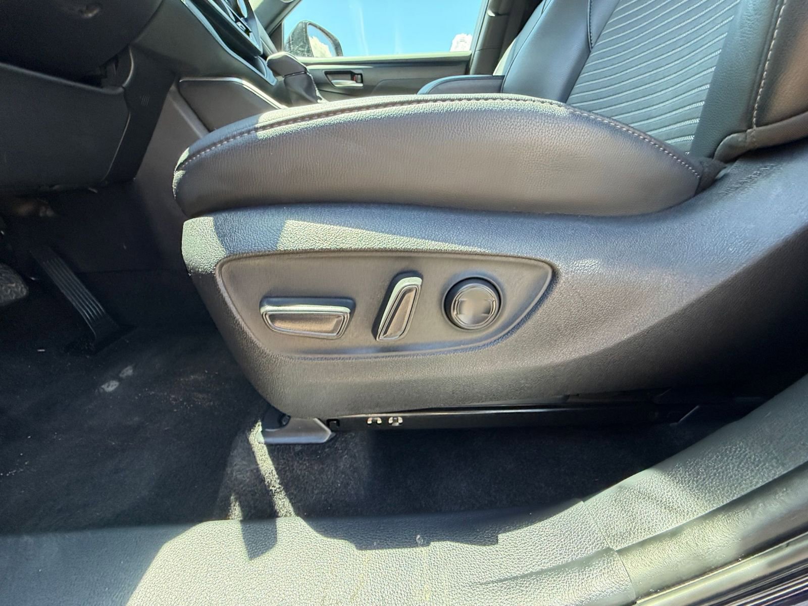 Used 2025 Toyota Highlander XSE AWD/4WD image 22