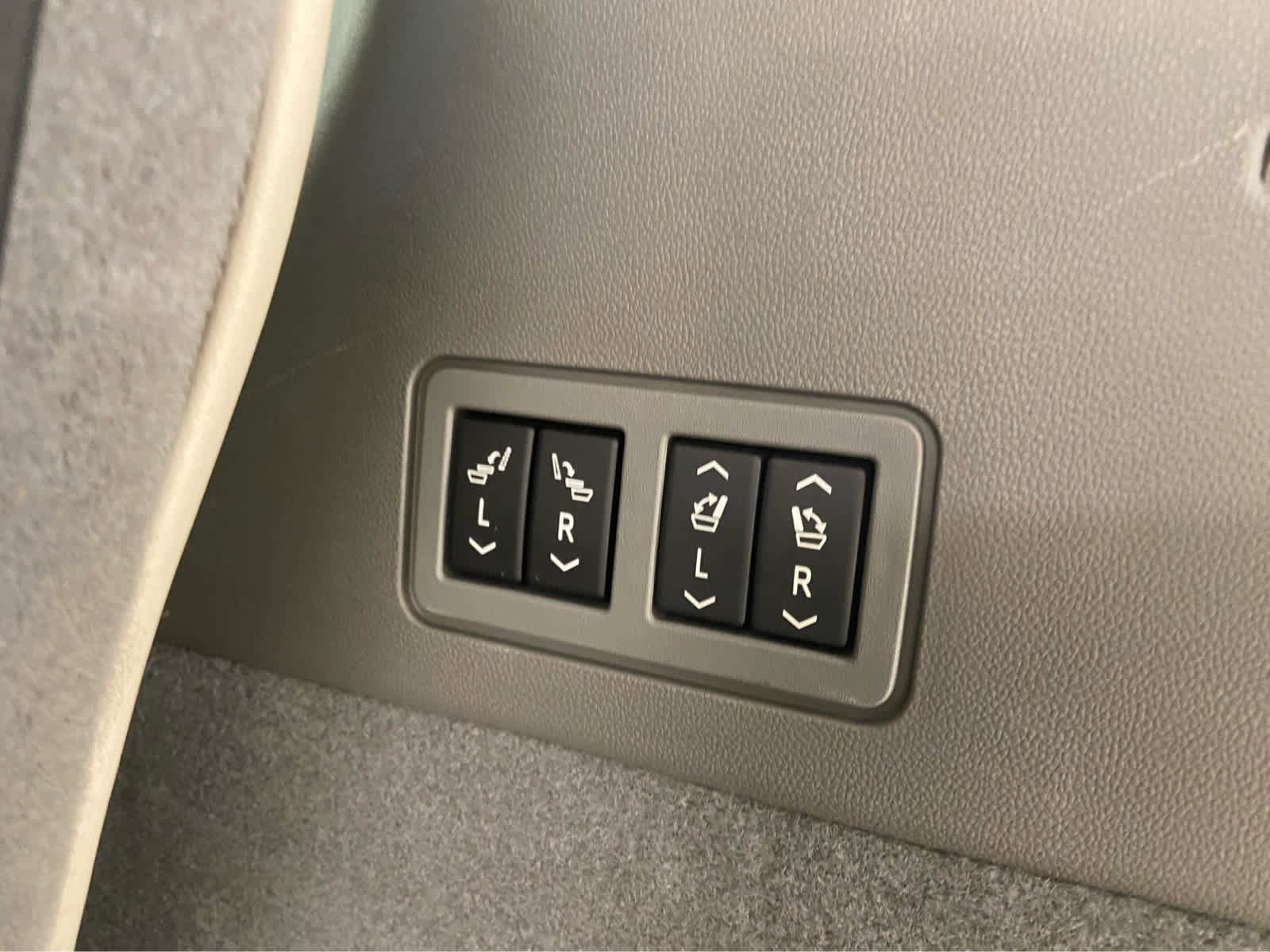 Used 2024 Cadillac XT6 Premium Luxury w/ Technology Package FWD image 11