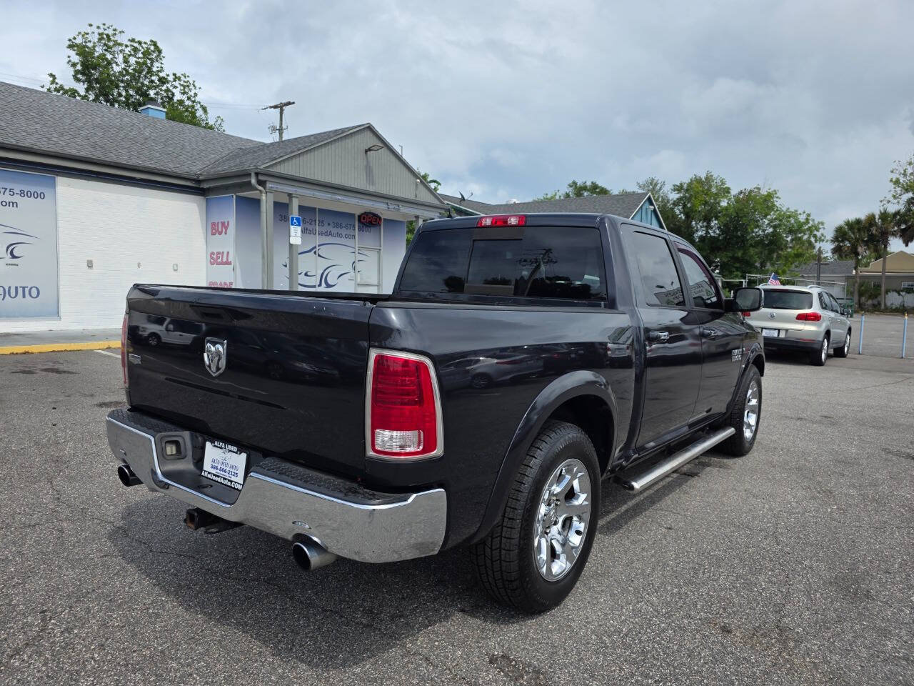 Used 2018 RAM 1500 Laramie RWD image 4