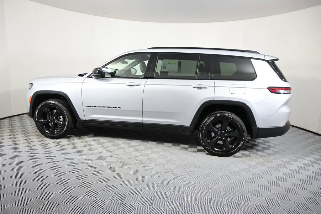Used 2025 Jeep Grand Cherokee L Limited w/ Black Appearance Package image 3