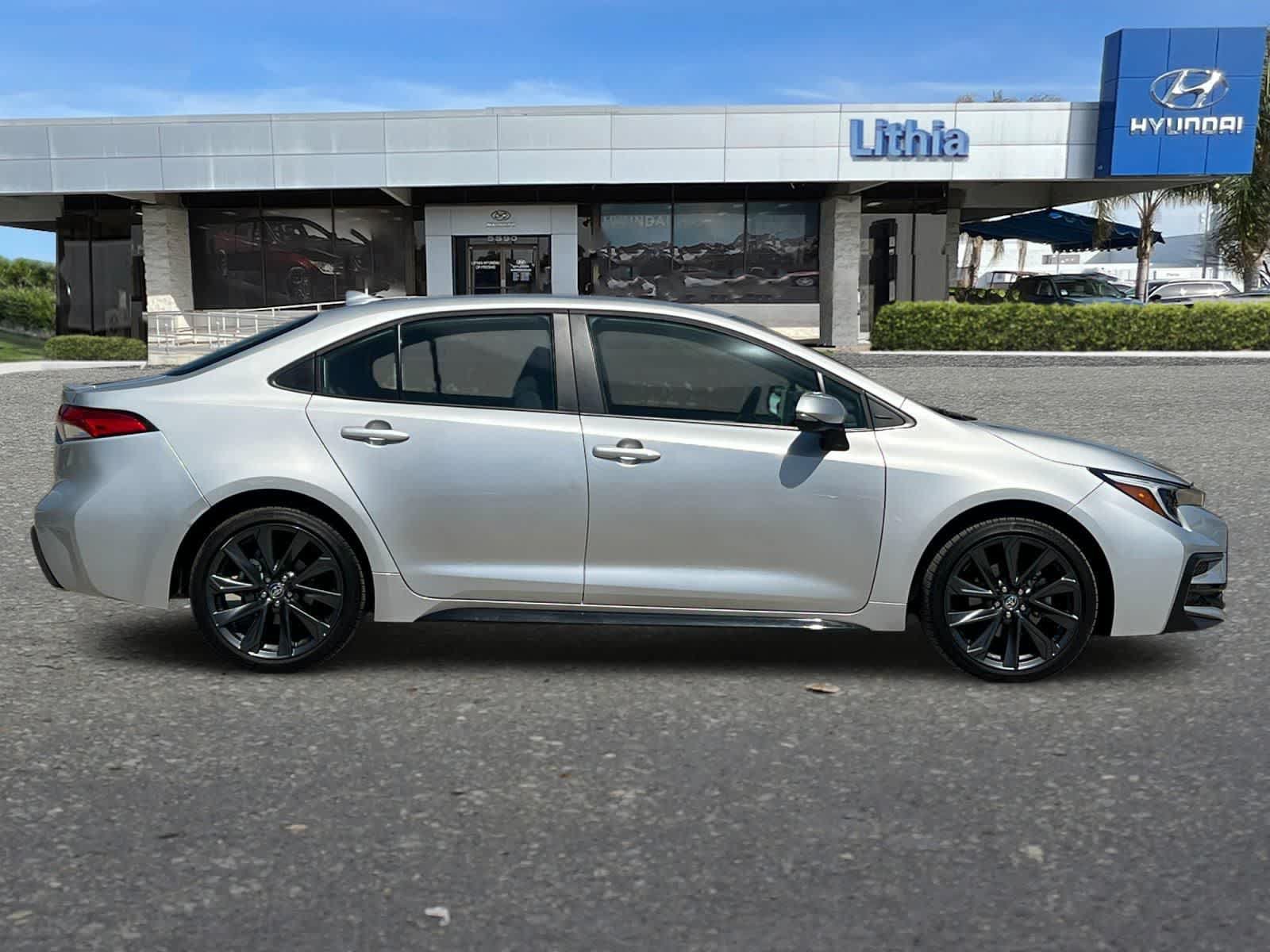 Used 2025 Toyota Corolla SE FWD image 9