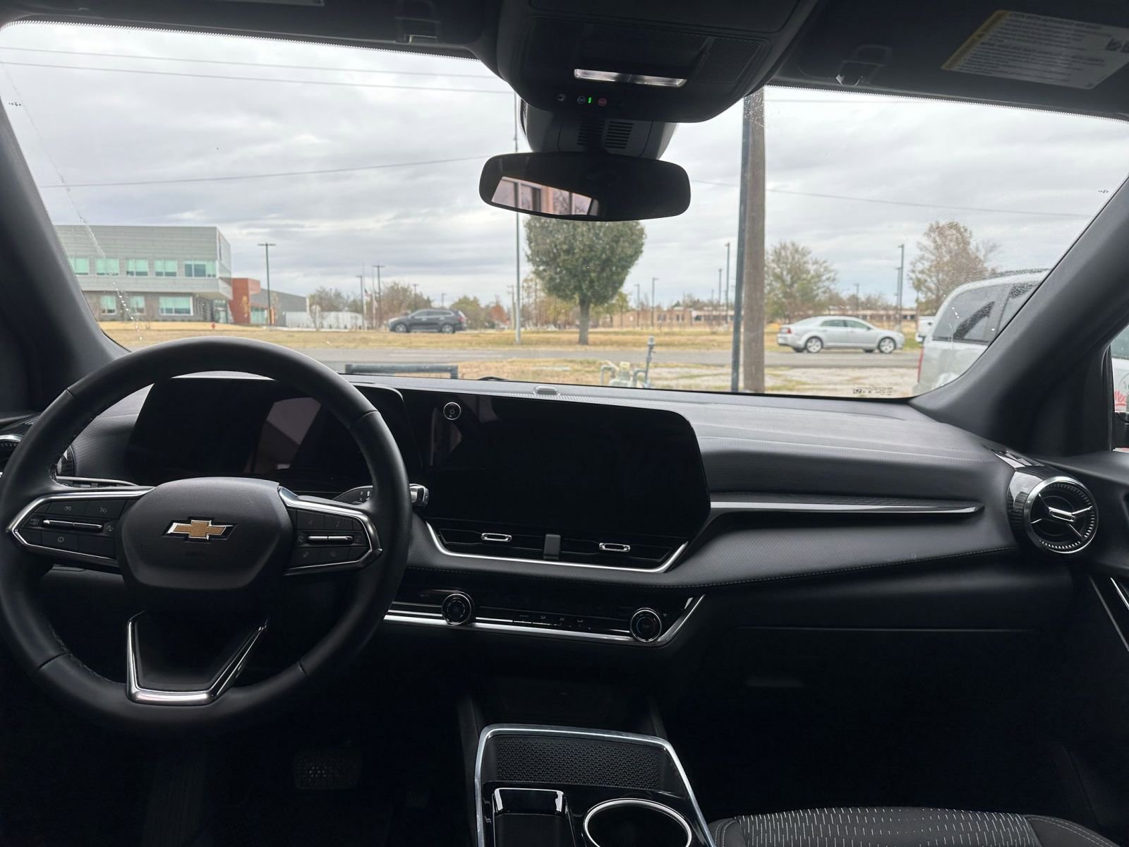 Used 2025 Chevrolet Equinox LT image 32