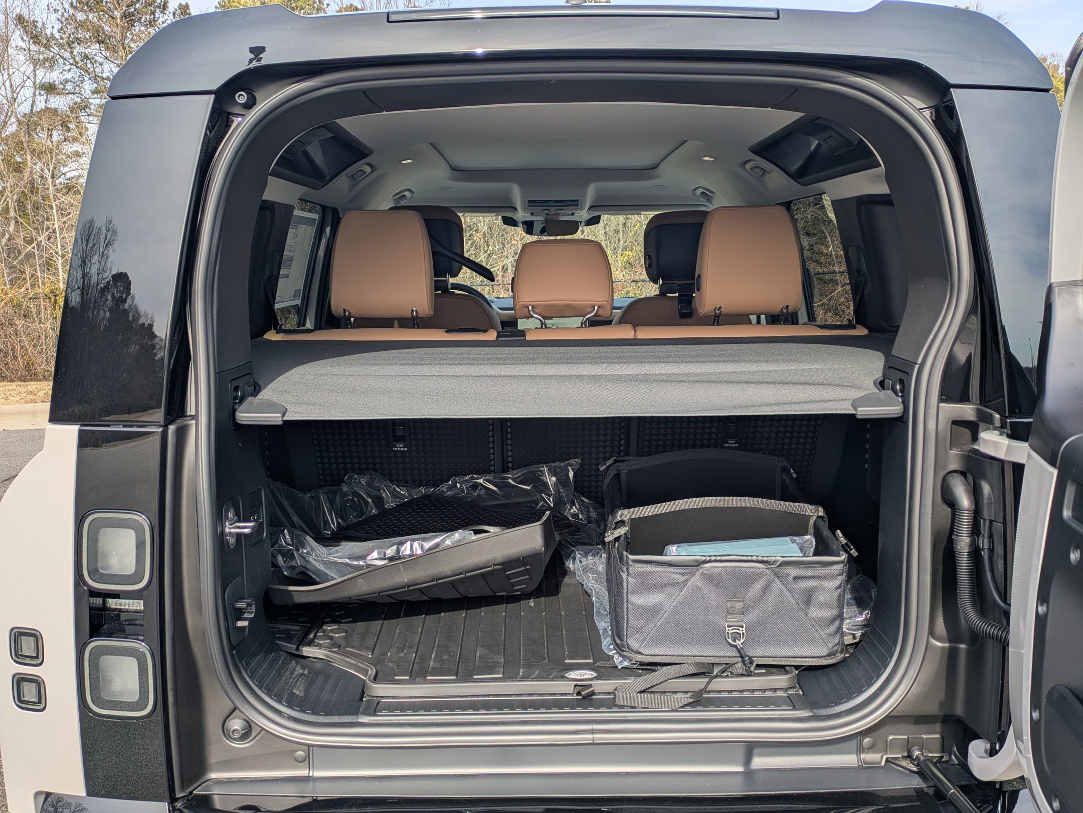 New 2026 Land Rover Defender 110 X-Dynamic SE image 28