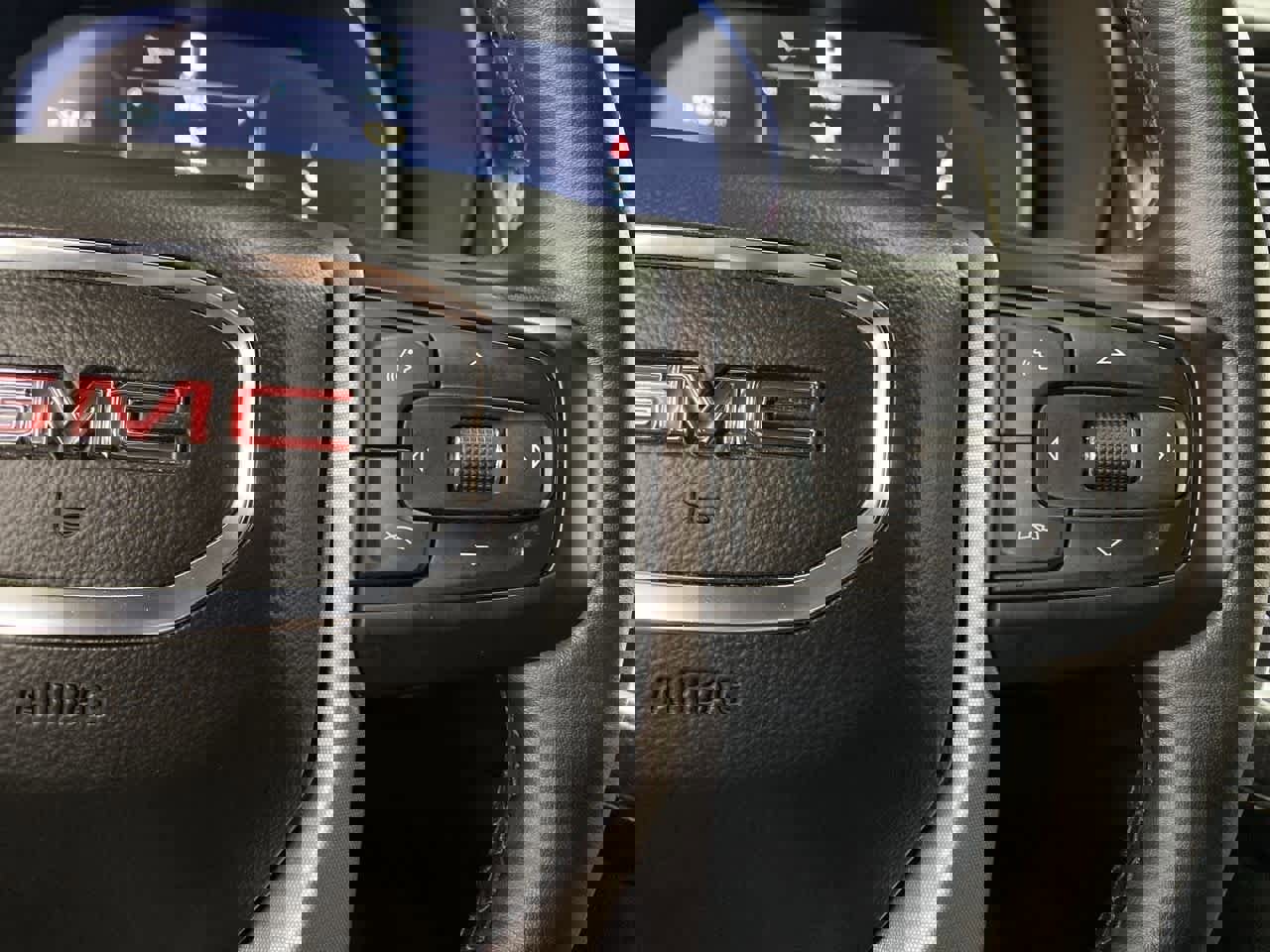 Used 2023 GMC Yukon SLT image 23