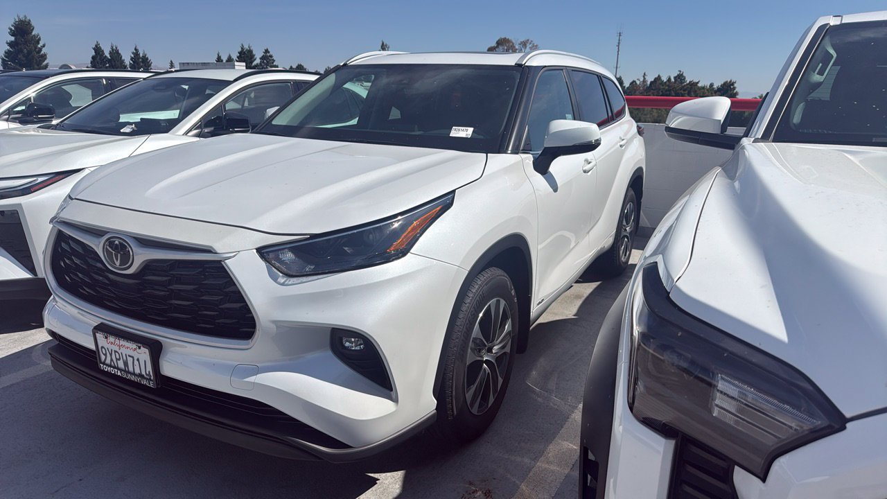 Used 2026 Toyota Highlander XLE AWD/4WD image 1