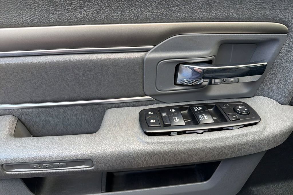 Used 2013 RAM 3500 SLT w/ Luxury Group image 9