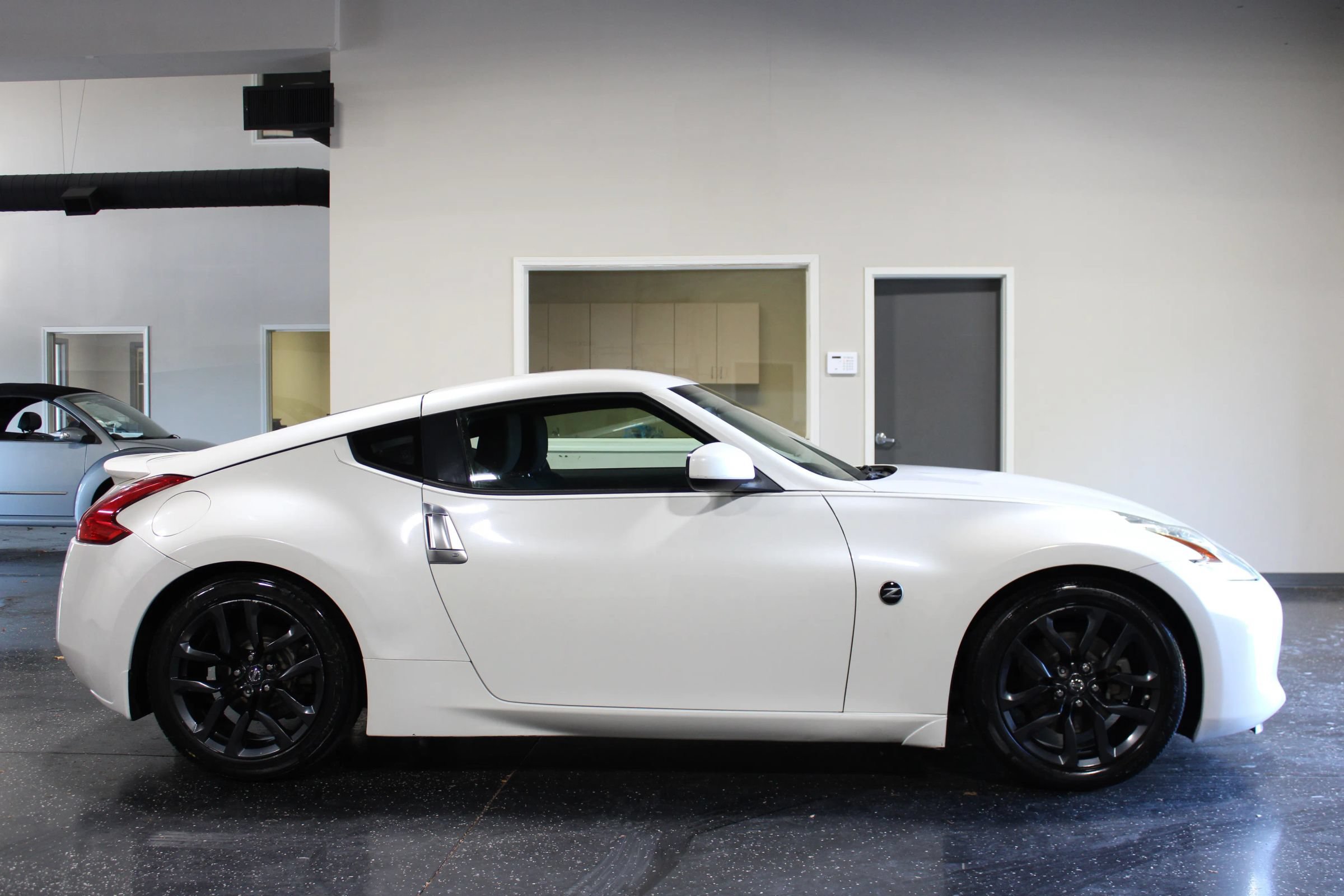 Used 2015 Nissan 370Z Coupe w/ Aerodynamics Package RWD image 2