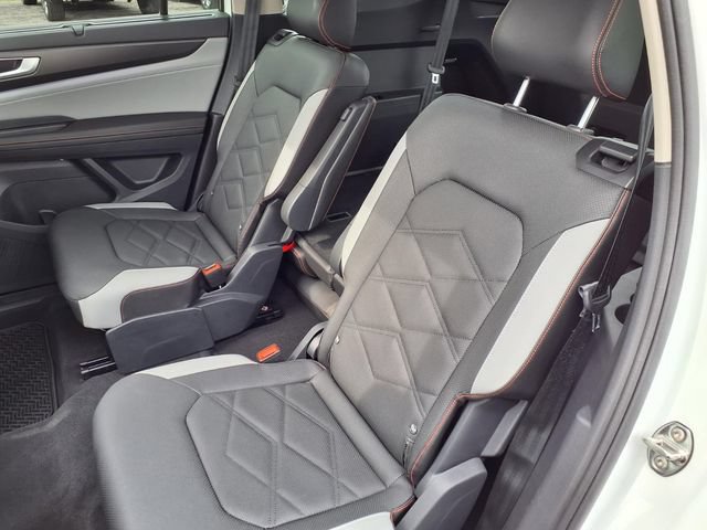 Used 2025 Volkswagen Atlas Peak Edition SE AWD/4WD image 78