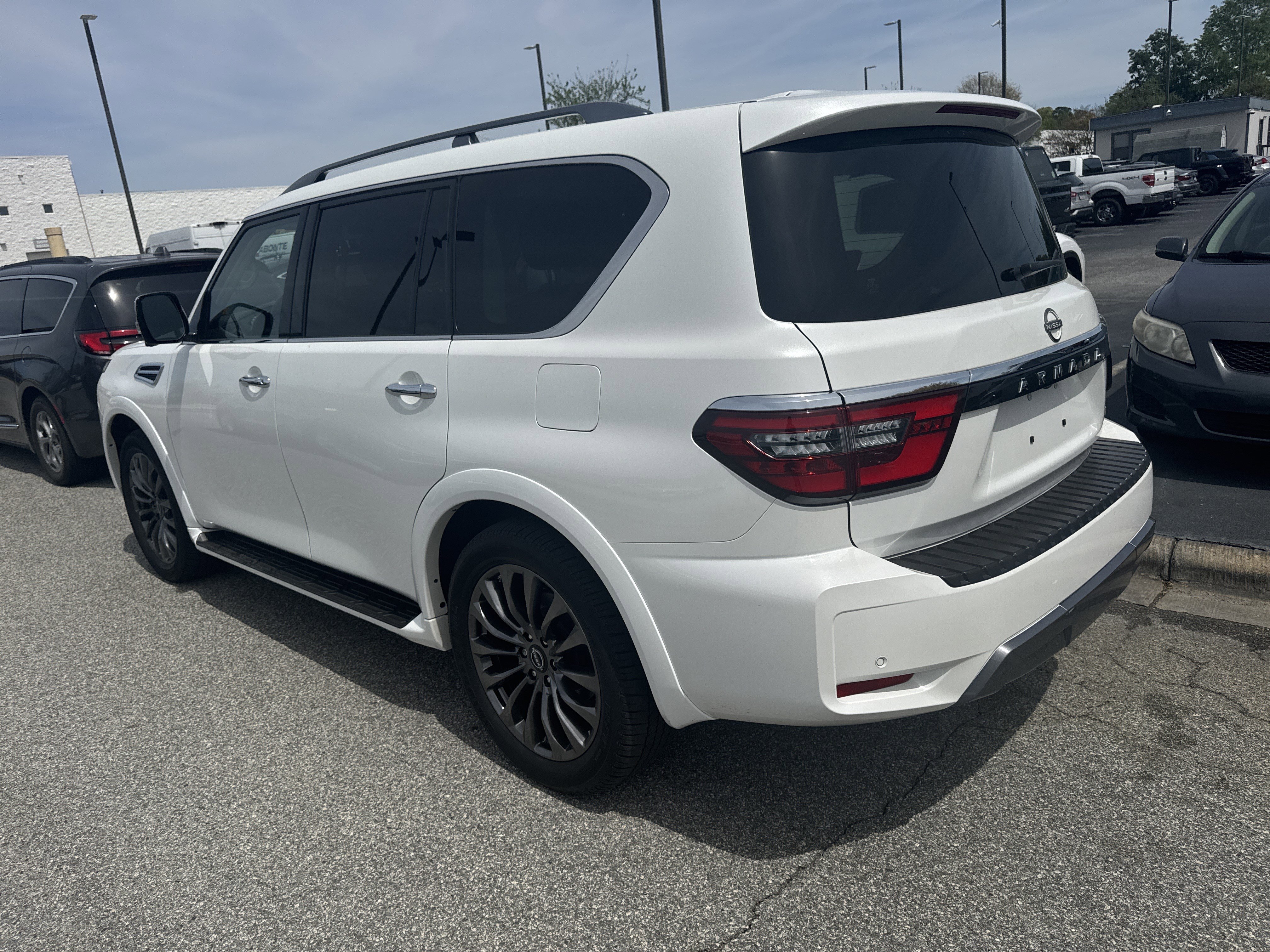 Used 2023 Nissan Armada Platinum w/ Captain's Chairs Package AWD/4WD image 8
