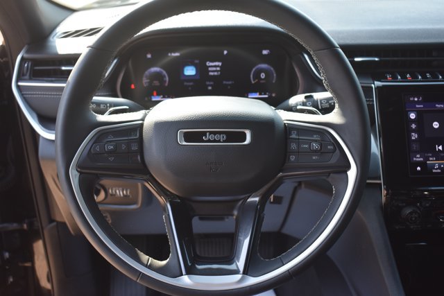 Used 2023 Jeep Grand Cherokee Altitude RWD image 18