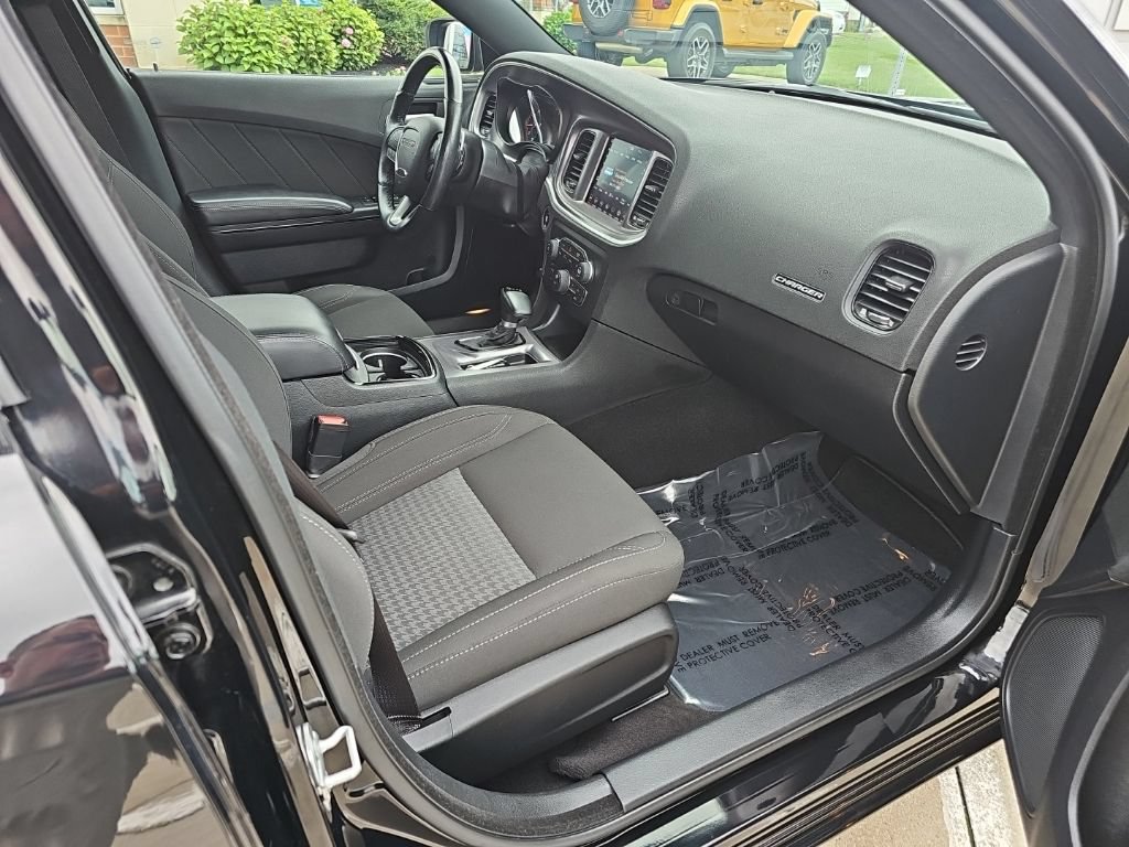 Certified 2020 Dodge Charger SXT w/ Blacktop Package AWD/4WD image 25