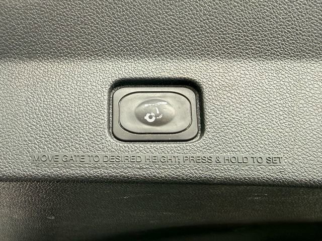 Used 2018 Ford Explorer XLT w/ Equipment Group 202A AWD/4WD image 41