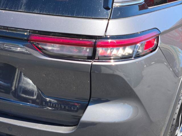 Certified 2025 Jeep Grand Cherokee Limited AWD/4WD image 5