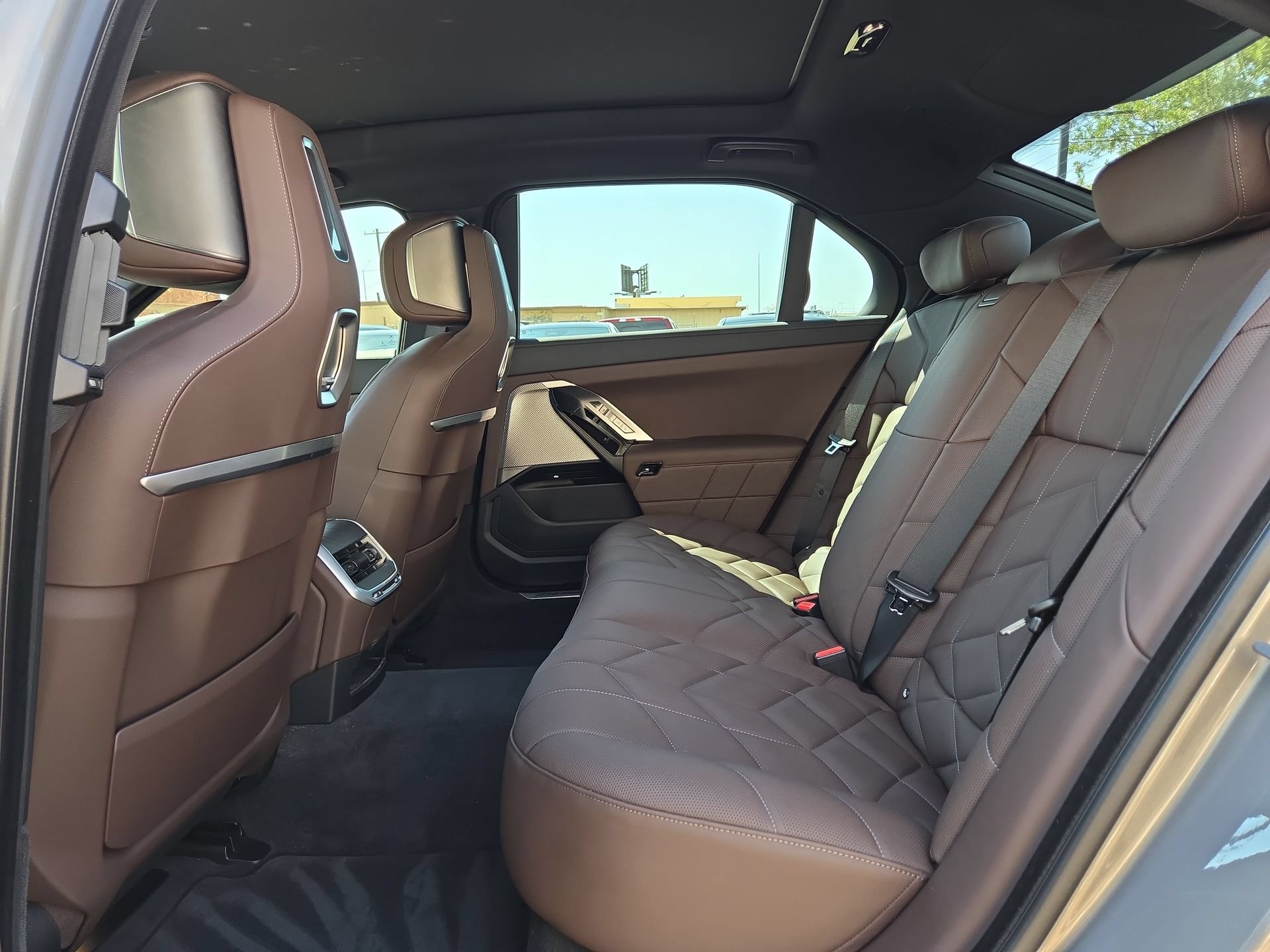 Used 2023 BMW 760i xDrive AWD/4WD image 13