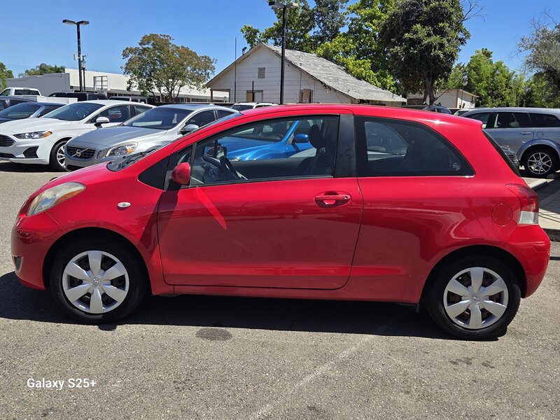 Used 2009 Toyota Yaris S FWD image 3