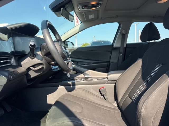 Used 2025 Hyundai Elantra SEL FWD image 13