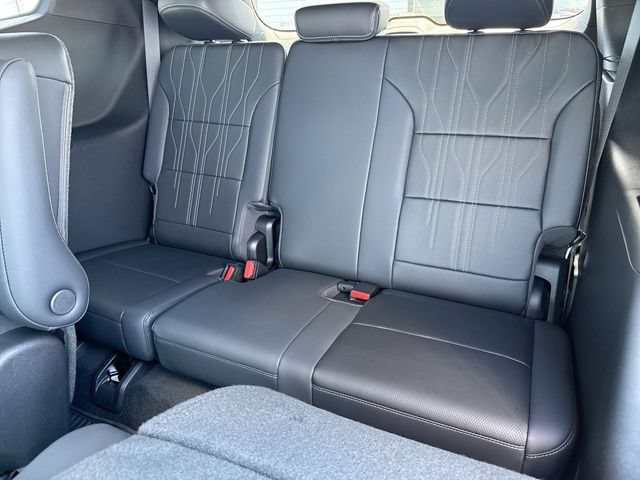 New 2027 Buick Enclave Avenir w/ LPO, Floor Liner Package FWD image 24
