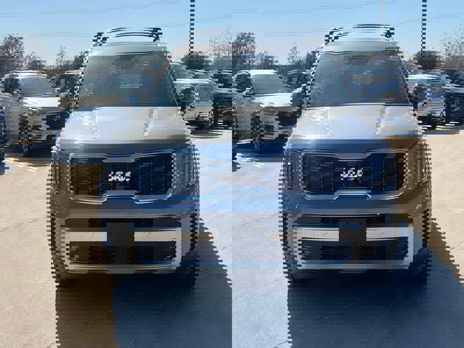 Used 2025 Kia Telluride SX w/ SX Captain's Chair Package image 2