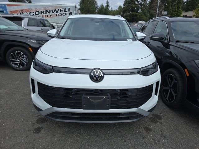 Used 2025 Volkswagen Tiguan SE AWD/4WD image 8
