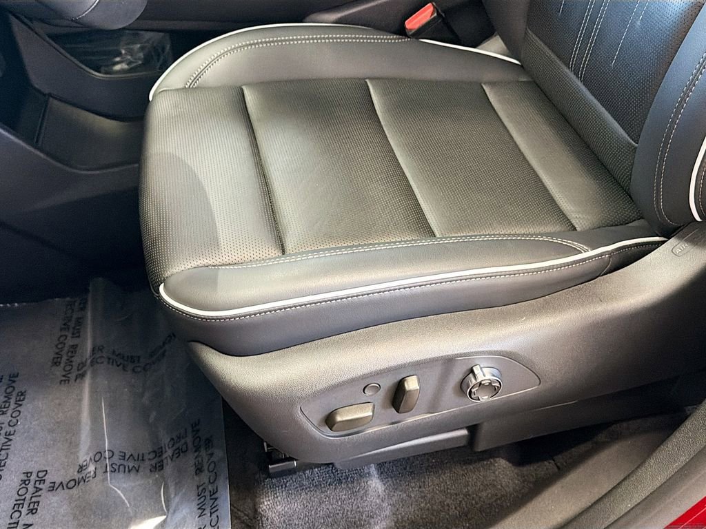 Used 2025 Buick Enclave Avenir image 21