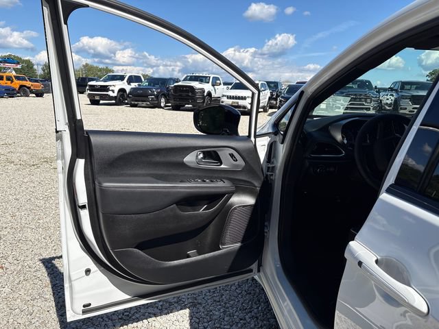 Used 2025 Chrysler Pacifica Limited w/ Trailer Tow Group AWD/4WD image 22