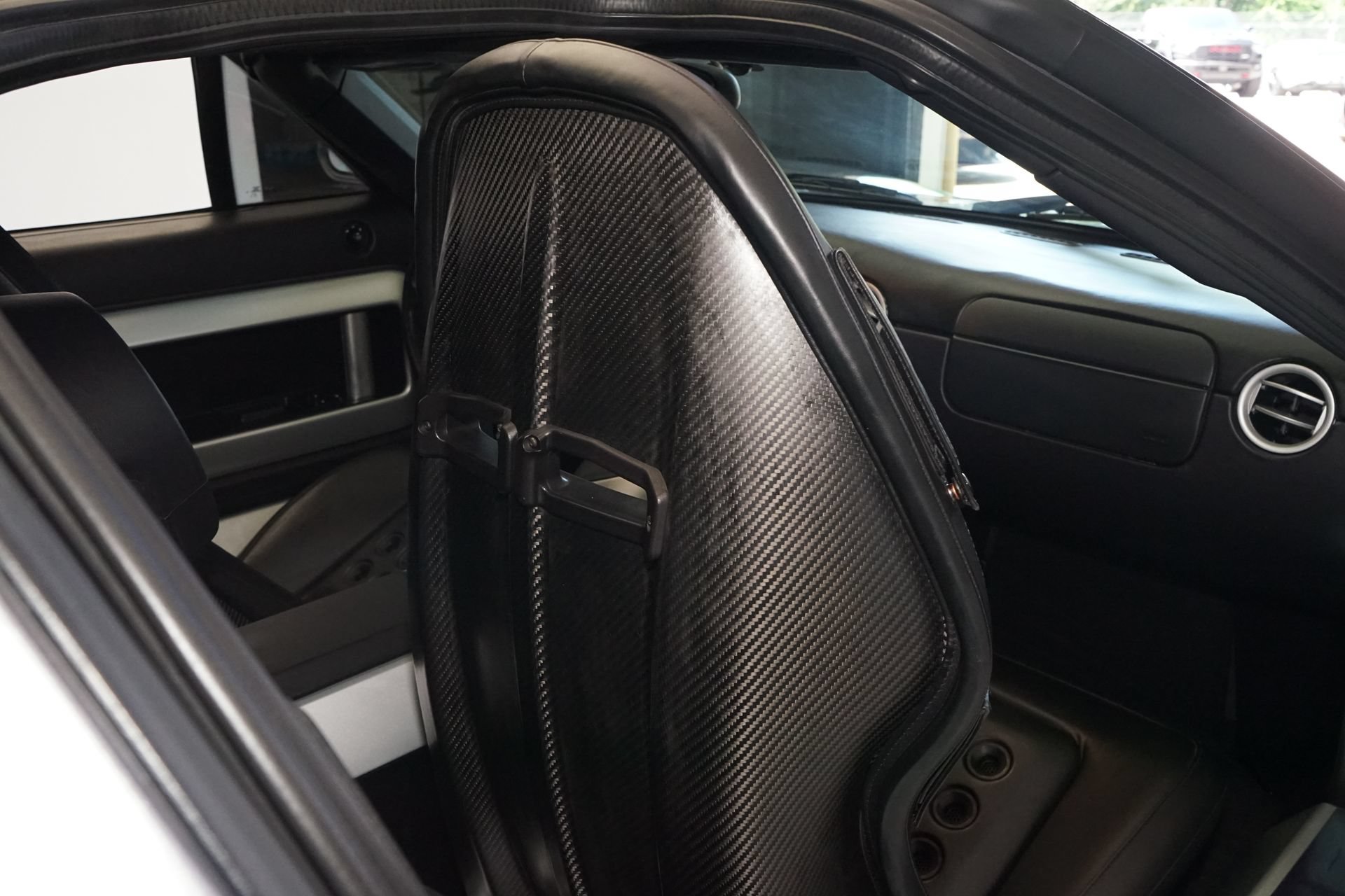 Used 2006 Ford GT RWD image 22