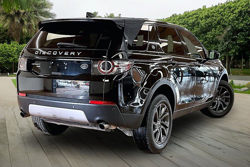 Used 2018 Land Rover Discovery Sport HSE image 2
