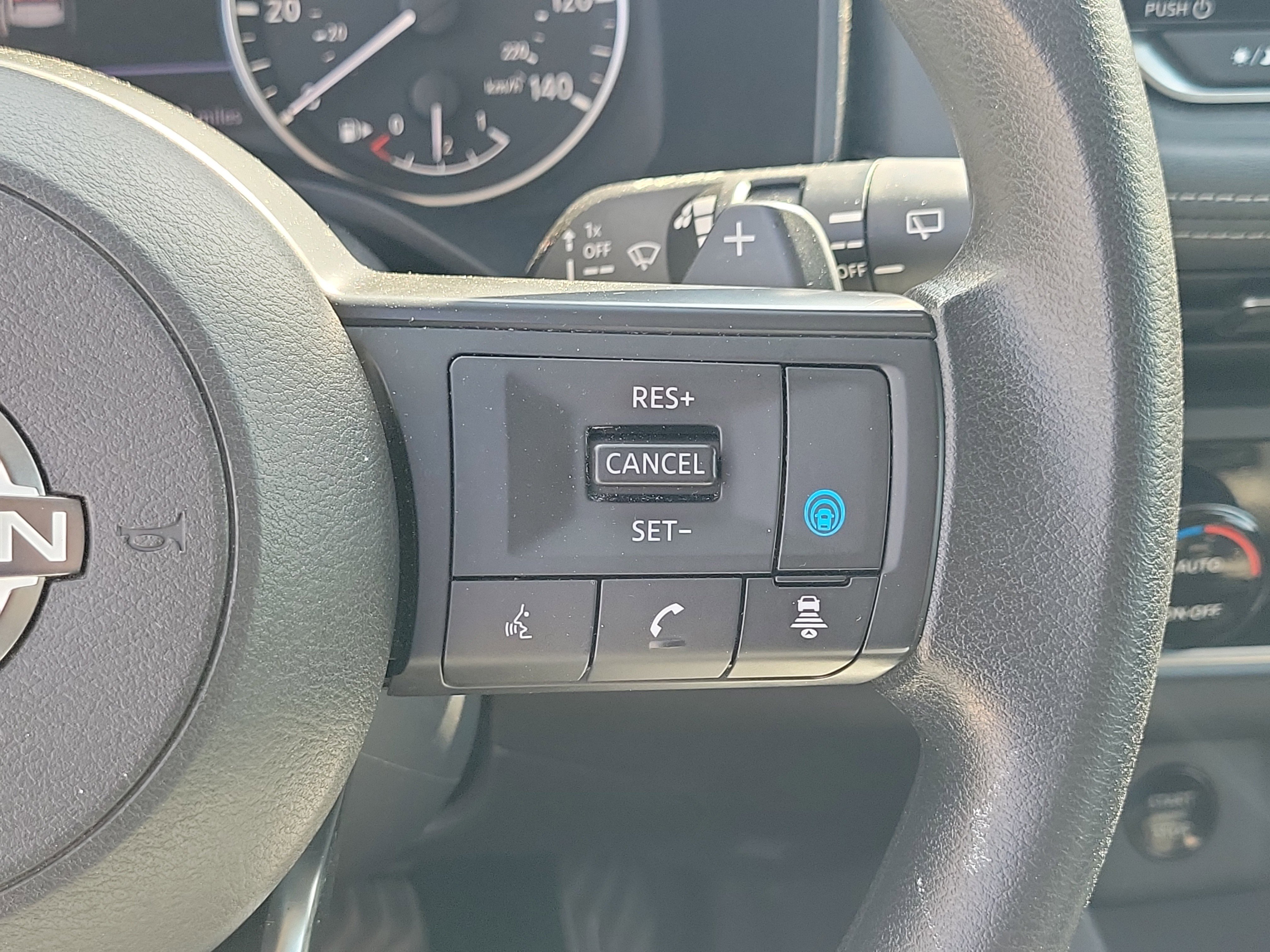 Used 2024 Nissan Rogue SV image 24
