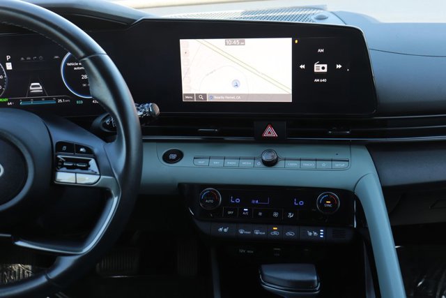 Used 2025 Hyundai Elantra Limited image 15