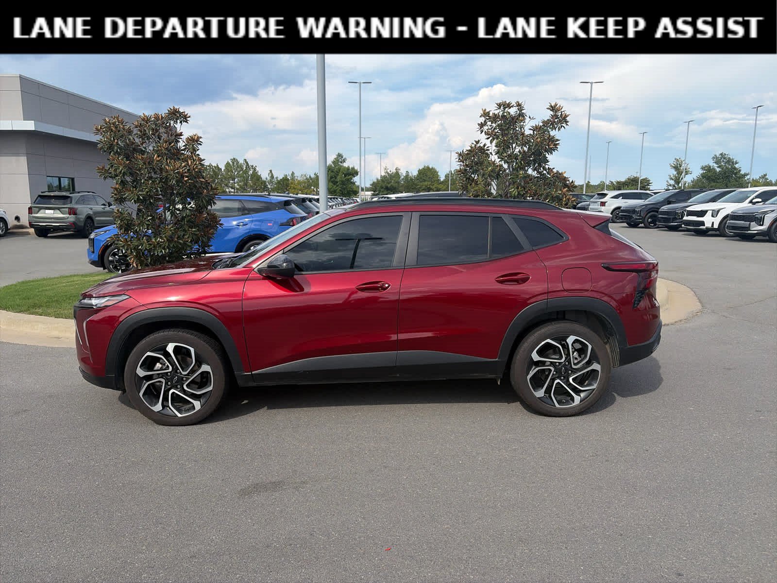 Used 2024 Chevrolet Trax RS w/ Driver Confidence Package FWD image 2