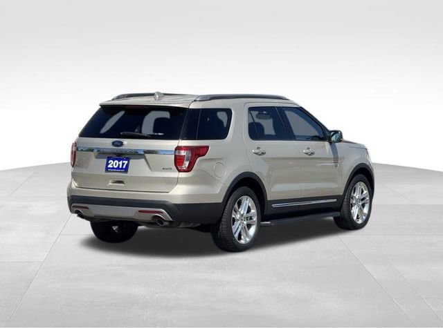 Used 2017 Ford Explorer XLT w/ Equipment Group 202A image 4