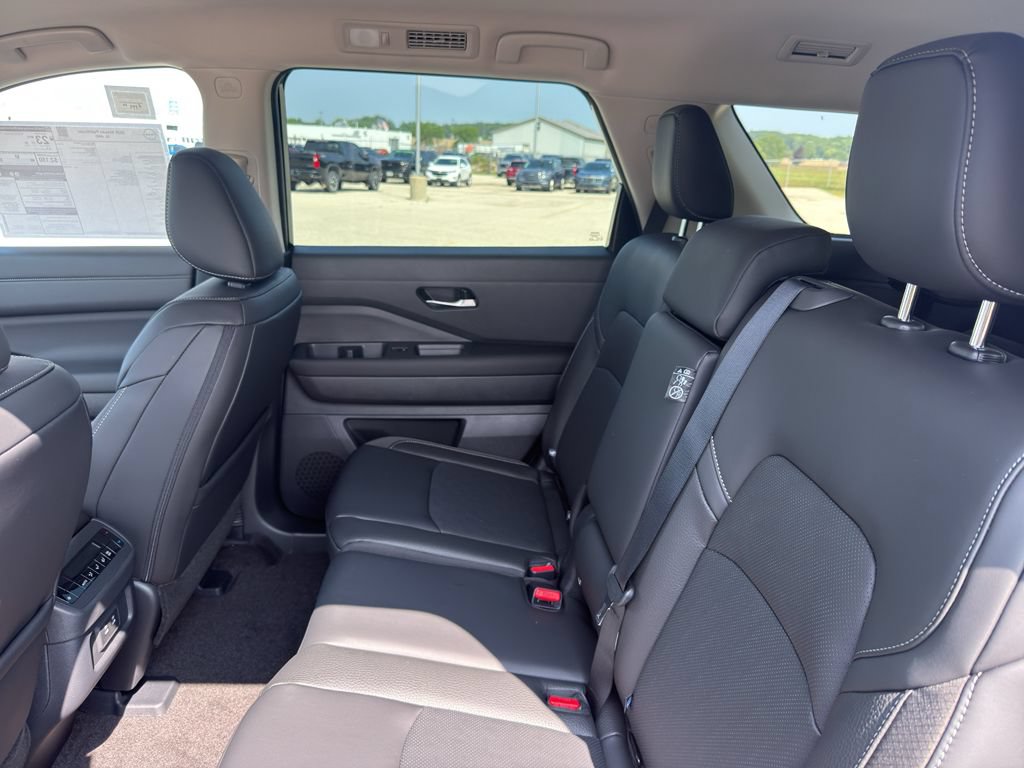 New 2026 Nissan Pathfinder SL AWD/4WD image 32