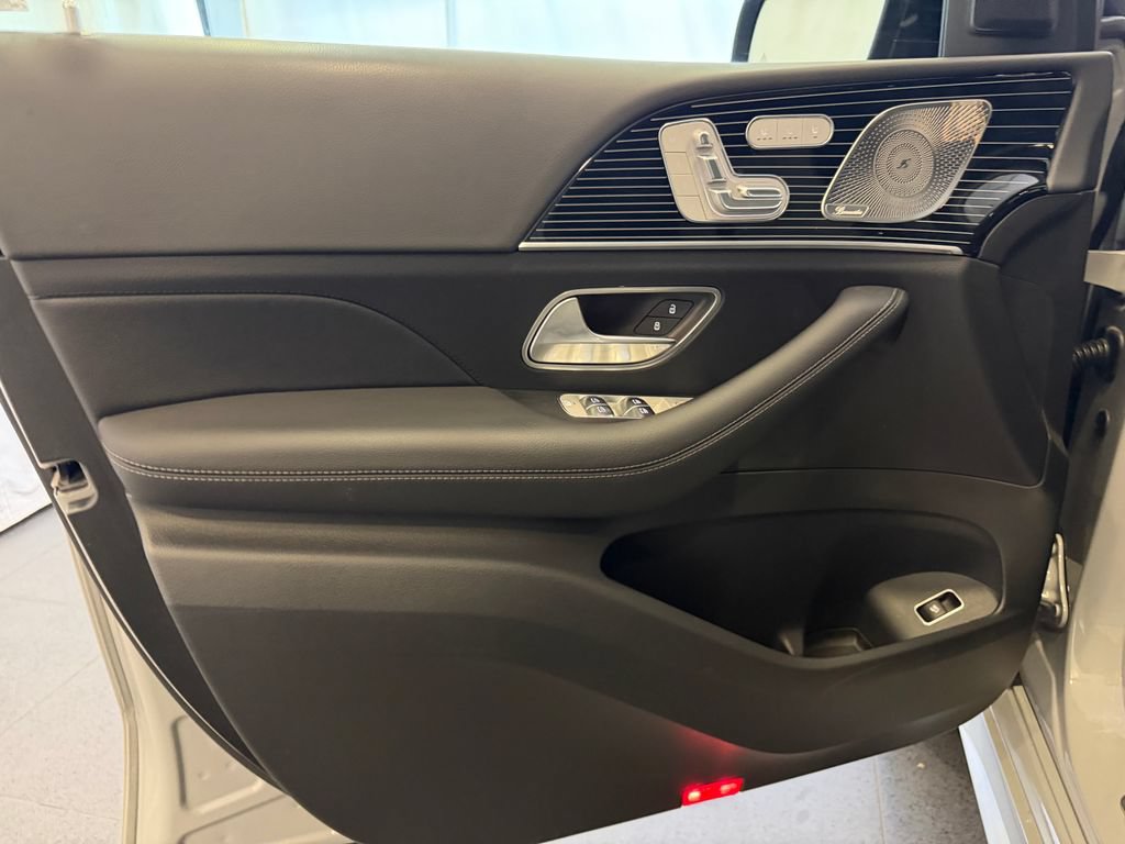 Used 2025 Mercedes-Benz GLS 450 4MATIC image 15