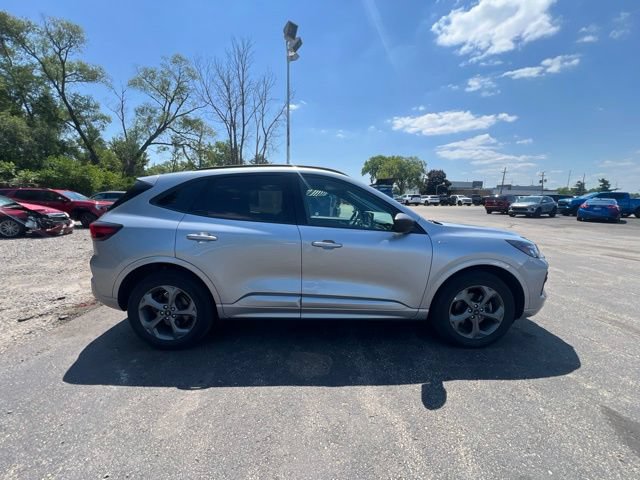 Used 2023 Ford Escape ST-Line w/ Tech Pack #1 AWD/4WD image 4