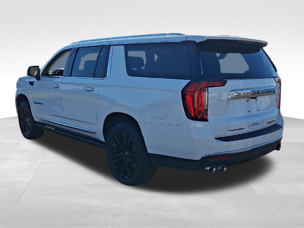 Used 2023 GMC Yukon XL Denali w/ Denali Reserve Package AWD/4WD image 4