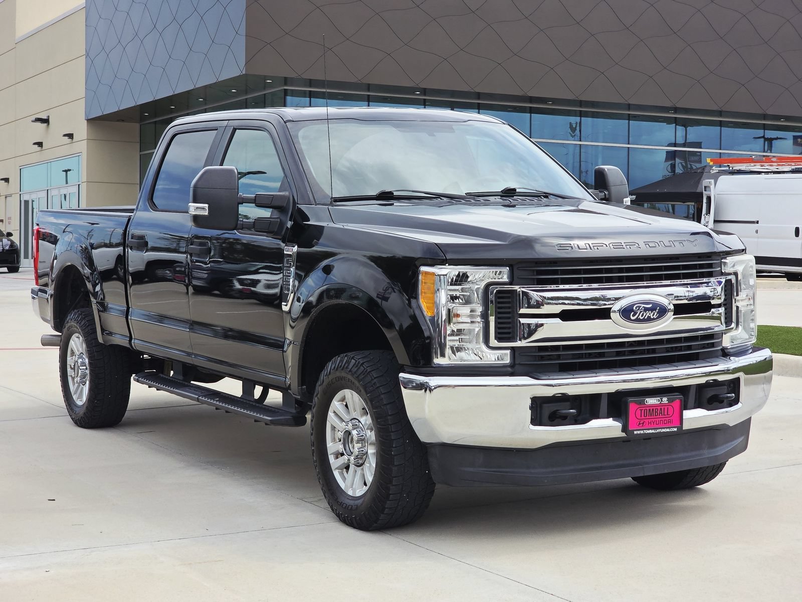 Used 2017 Ford F250 XL w/ STX Appearance Package AWD/4WD image 3