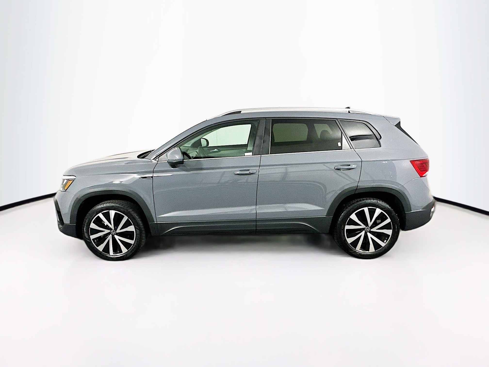 Used 2024 Volkswagen Taos SE FWD image 4
