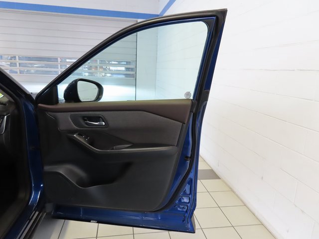 Used 2023 Nissan Rogue SV image 24