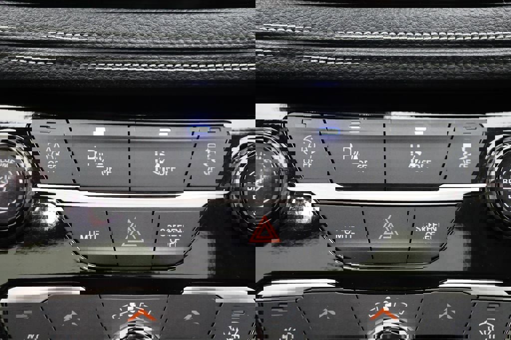 Used 2024 Chrysler Pacifica Limited image 28