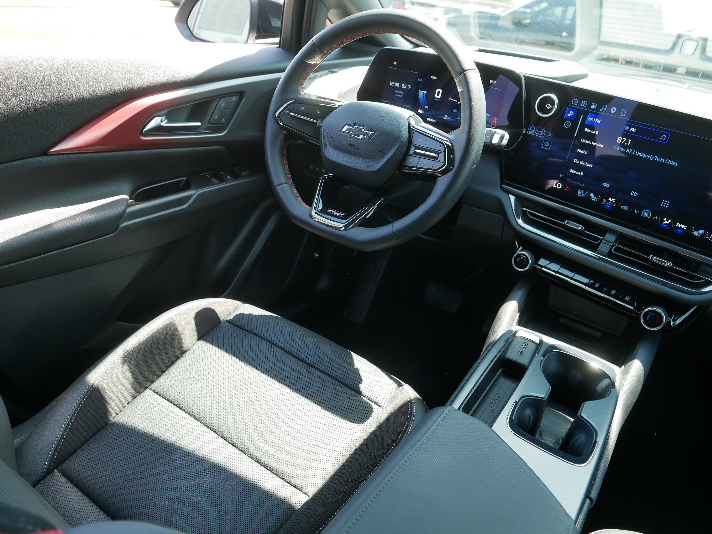 Used 2025 Chevrolet Equinox EV RS w/ Convenience Package II AWD/4WD image 9