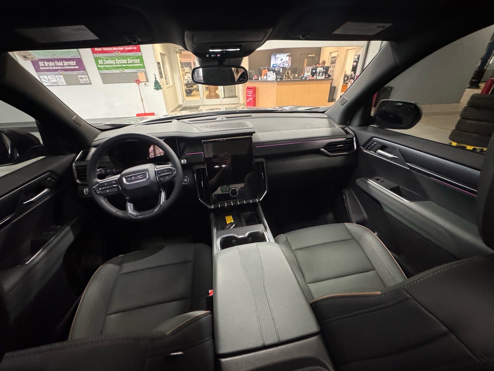 Used 2024 GMC Acadia AT4 w/ Luxury Package image 15