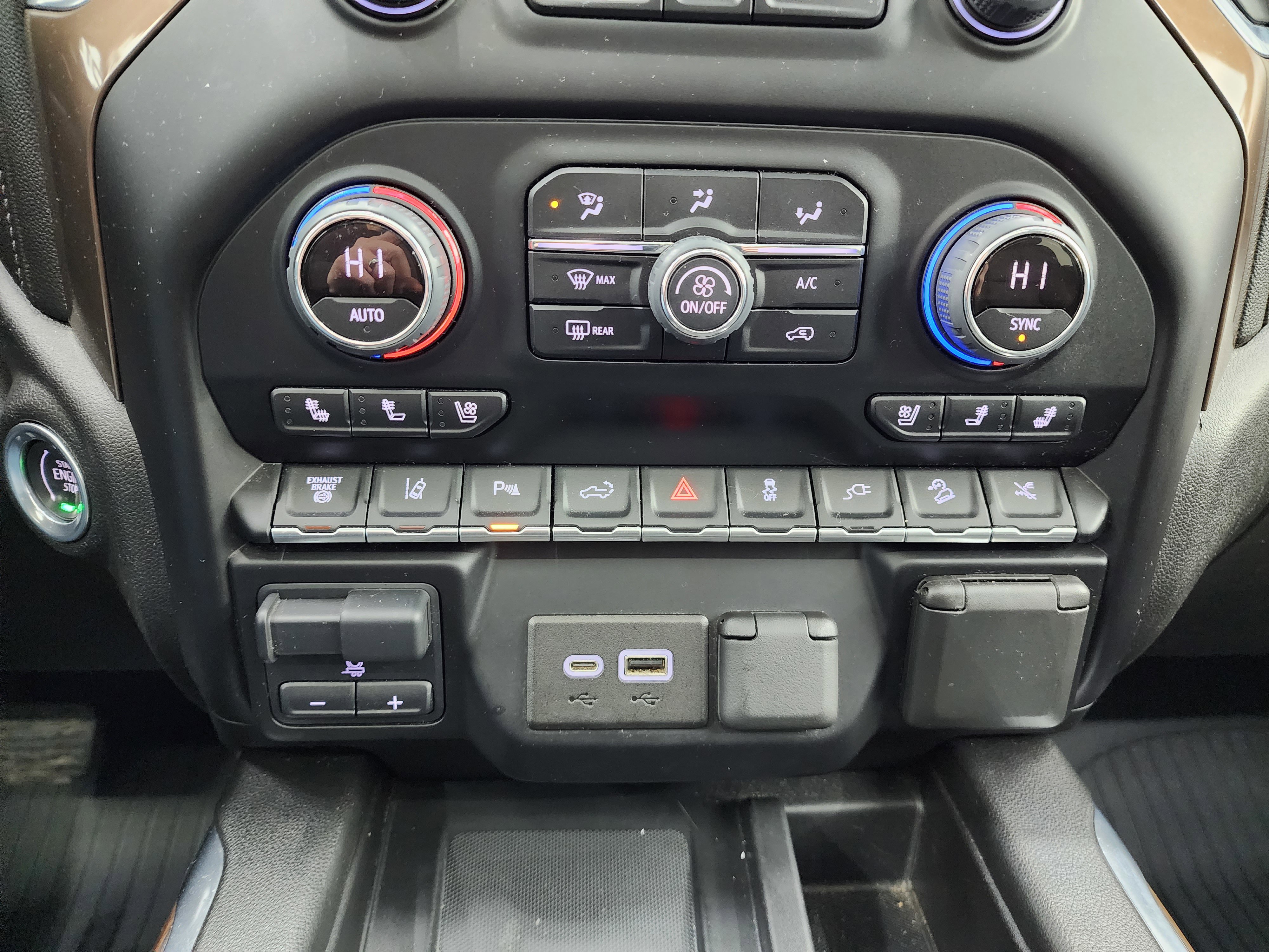 Used 2022 Chevrolet Silverado 3500 High Country image 16