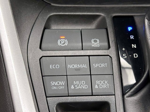 Used 2023 Toyota RAV4 LE AWD/4WD image 23