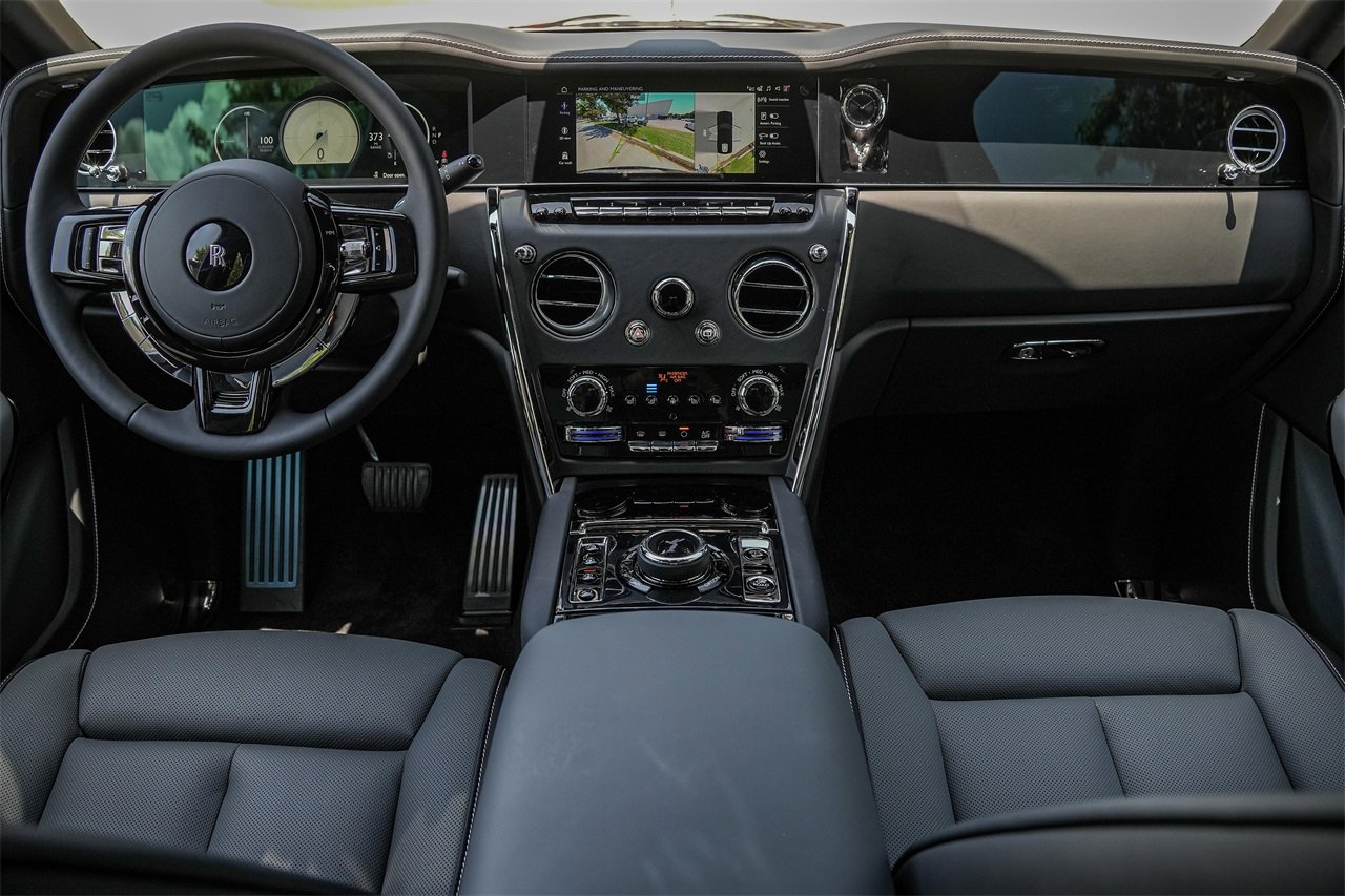 New 2025 Rolls-Royce Cullinan image 4