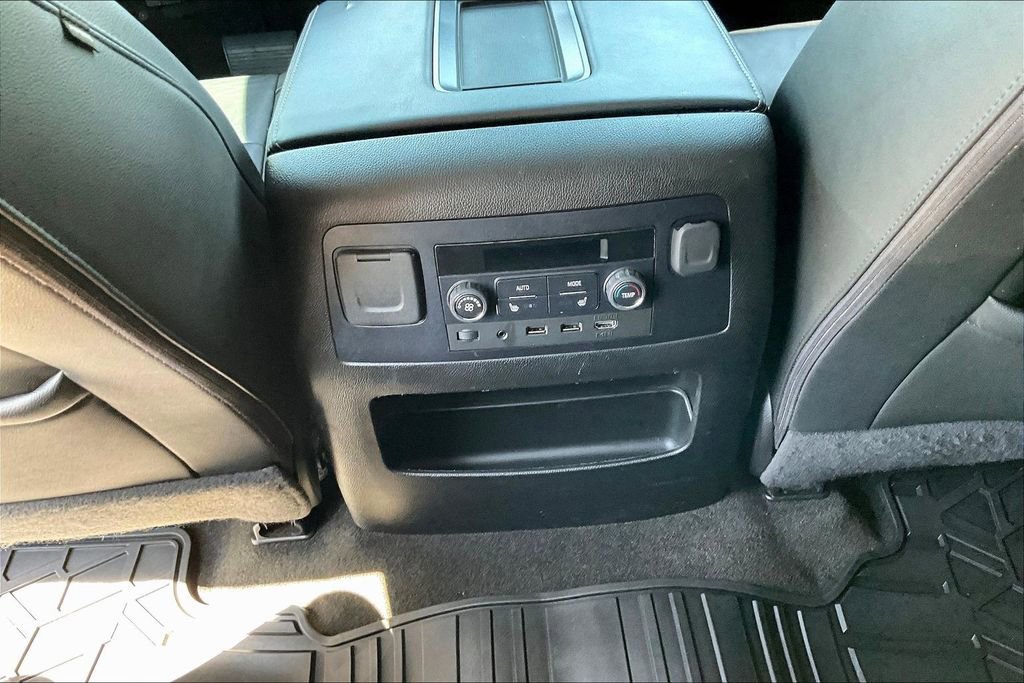 Used 2018 Chevrolet Suburban LT AWD/4WD image 10