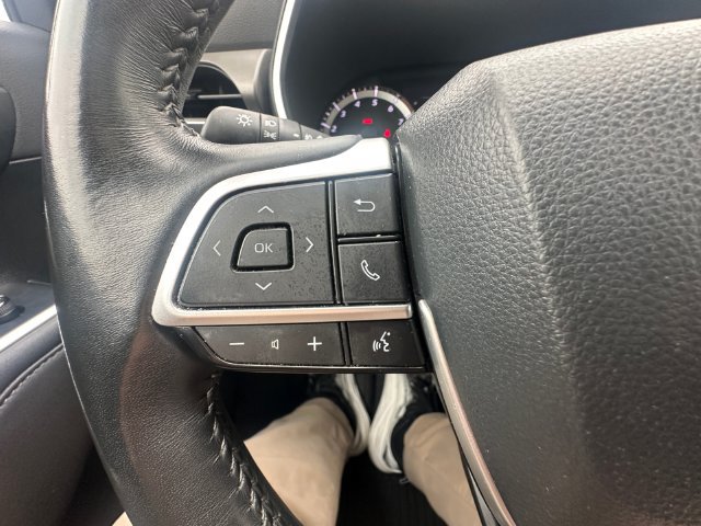 Used 2023 Toyota Highlander XLE AWD/4WD image 31
