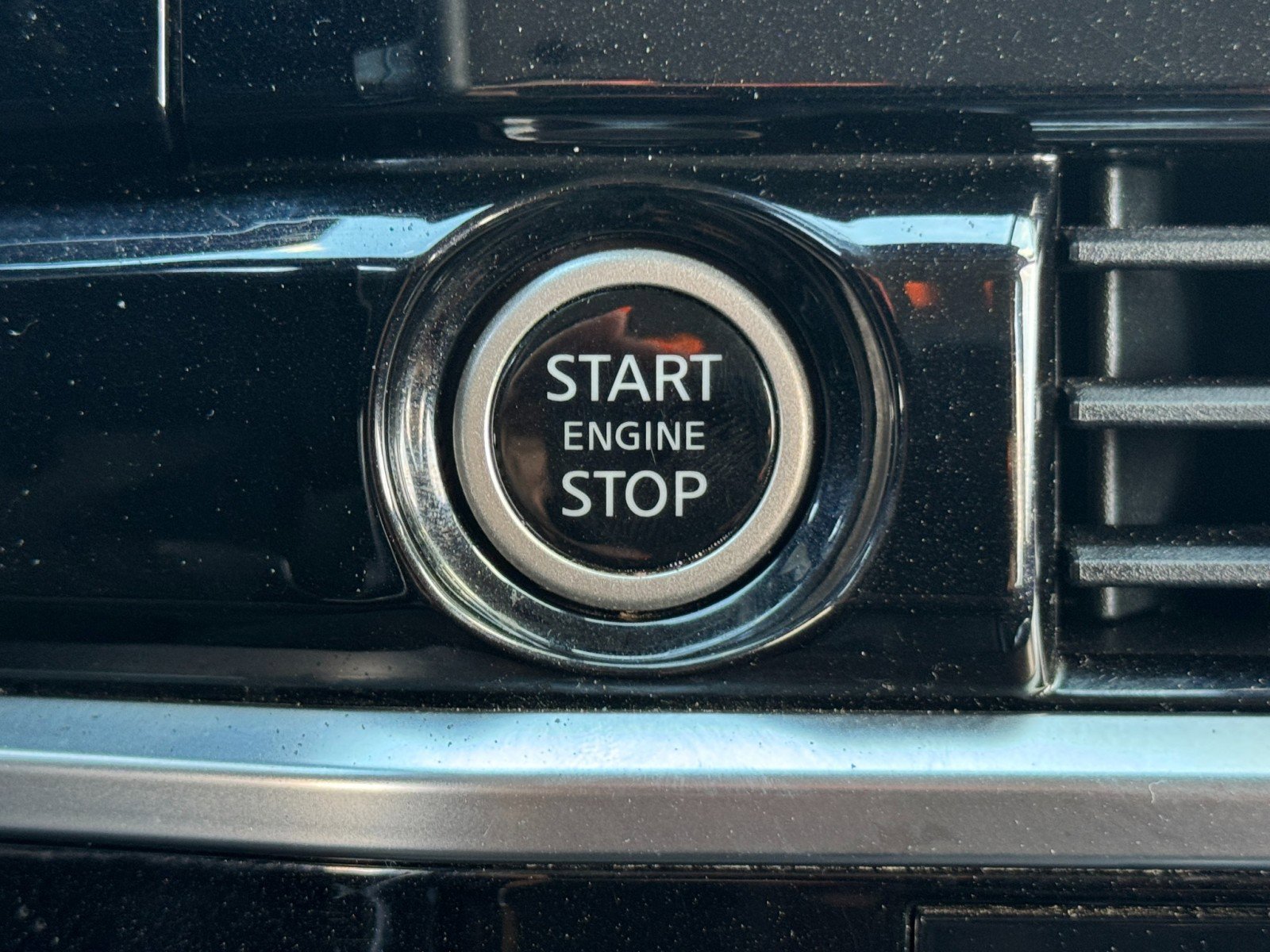 Used 2022 Nissan Pathfinder SV image 21