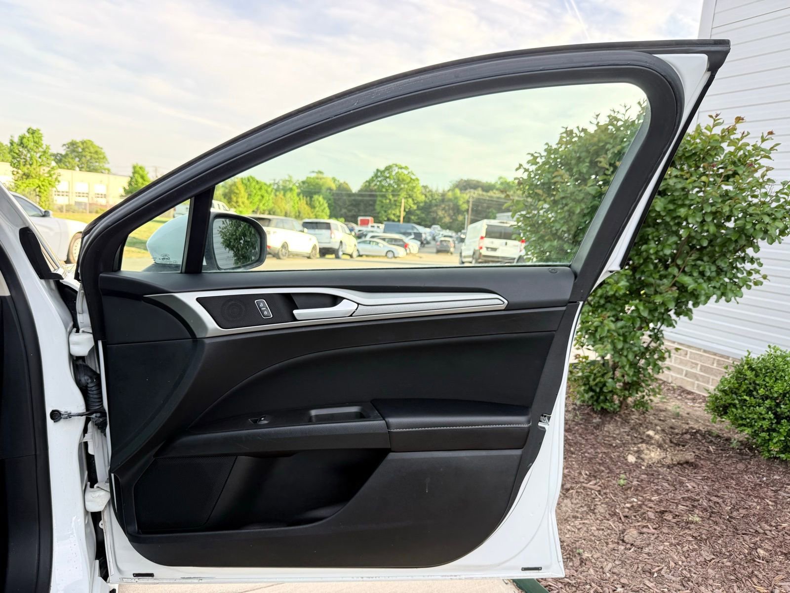 Used 2019 Ford Fusion SE image 21