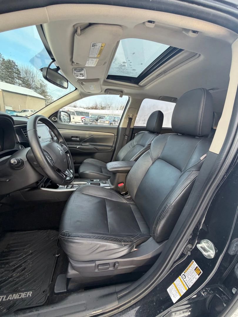 Used 2019 Mitsubishi Outlander SE image 17